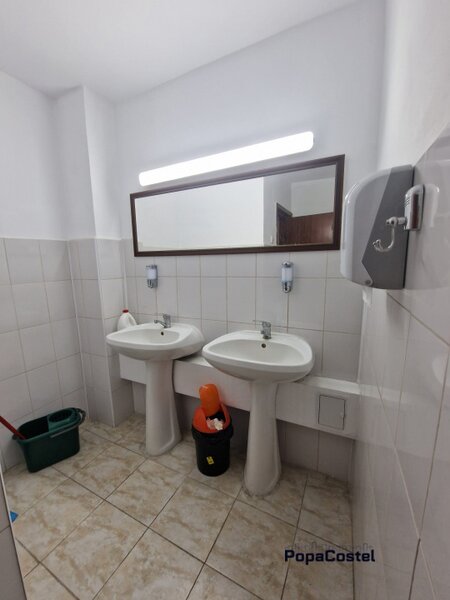 Lacul Tei - Facultatea de Constructii 5 camere etaj 1 in imobil de birouri